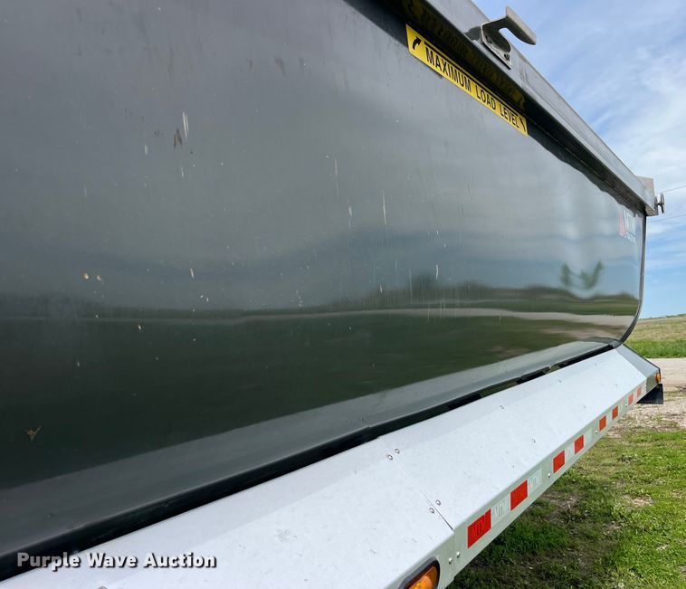 image for item LD9523 2022 MTM Midwest 26EL-QF-AR end dump trailer