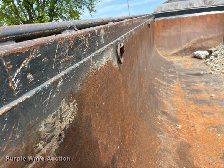 image for item LD9523 2022 MTM Midwest 26EL-QF-AR end dump trailer