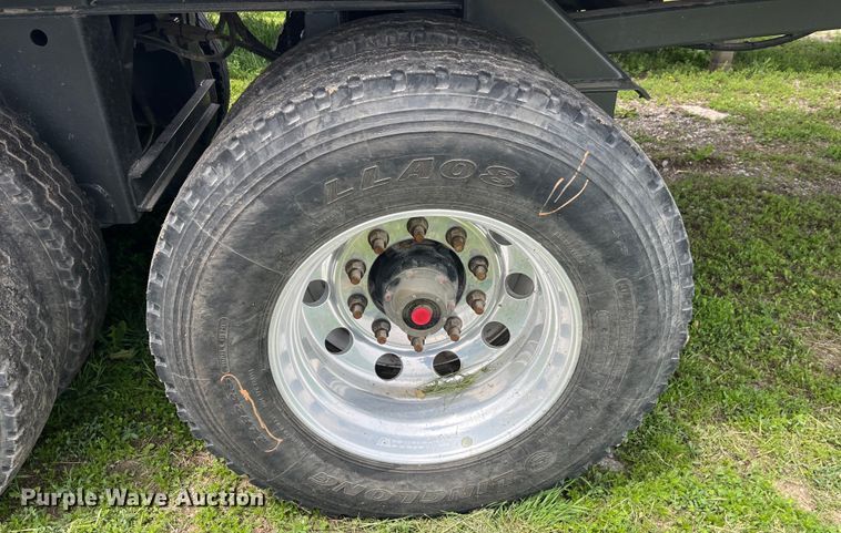 image for item LD9523 2022 MTM Midwest 26EL-QF-AR end dump trailer