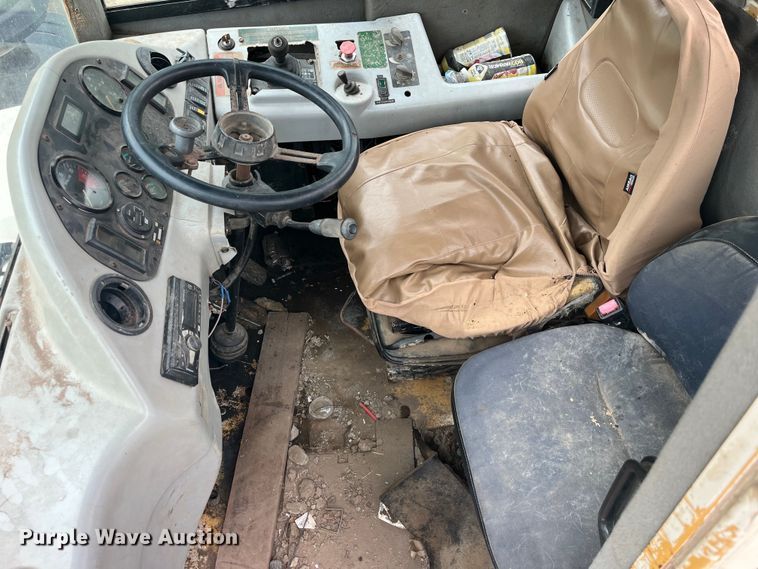 image for item LD9538 1999 Terex TA30 cab