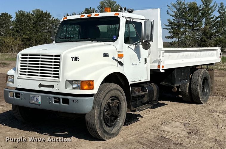 image for item LR9321 1990 International  4900 dump truck