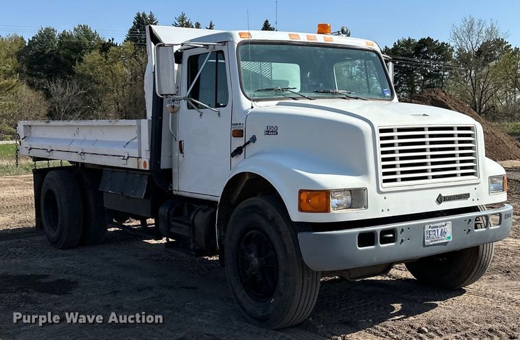 image for item LR9321 1990 International  4900 dump truck