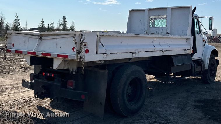 image for item LR9321 1990 International  4900 dump truck