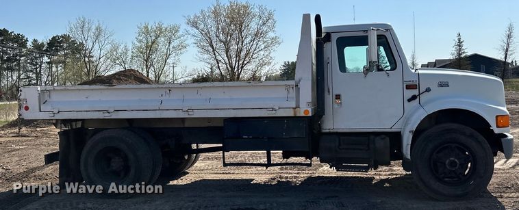 image for item LR9321 1990 International  4900 dump truck