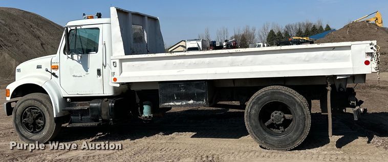 image for item LR9321 1990 International  4900 dump truck