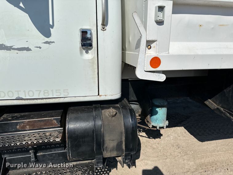 image for item LR9321 1990 International  4900 dump truck