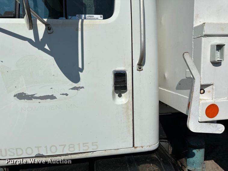 image for item LR9321 1990 International  4900 dump truck