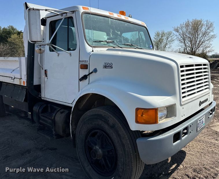 image for item LR9321 1990 International  4900 dump truck