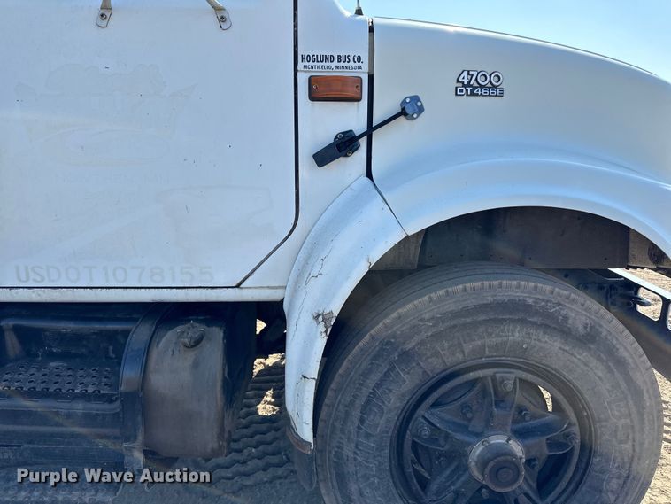 image for item LR9321 1990 International  4900 dump truck