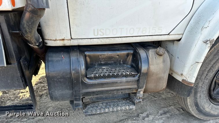 image for item LR9321 1990 International  4900 dump truck