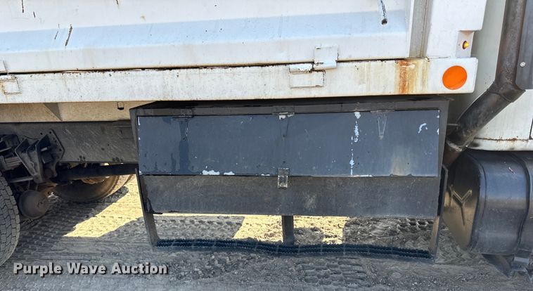 image for item LR9321 1990 International  4900 dump truck