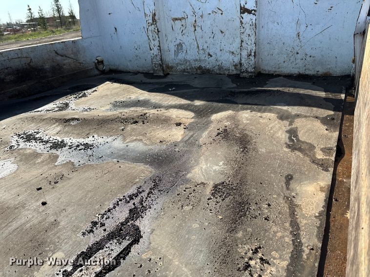 image for item LR9321 1990 International  4900 dump truck