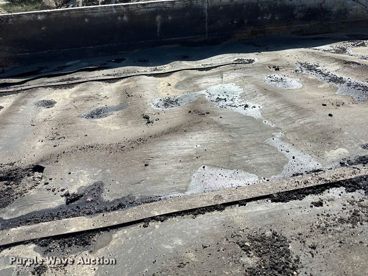 image for item LR9321 1990 International  4900 dump truck