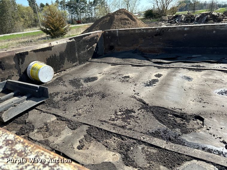 image for item LR9321 1990 International  4900 dump truck