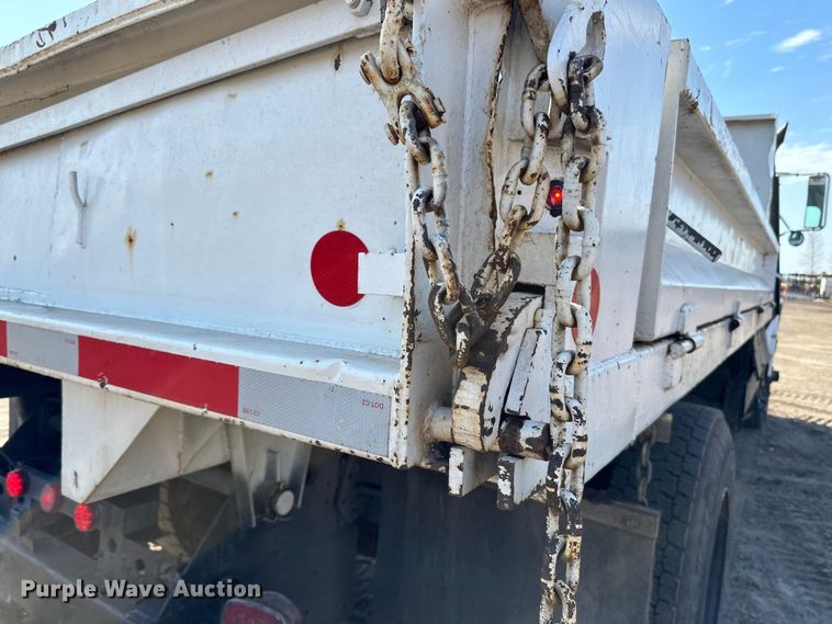 image for item LR9321 1990 International  4900 dump truck