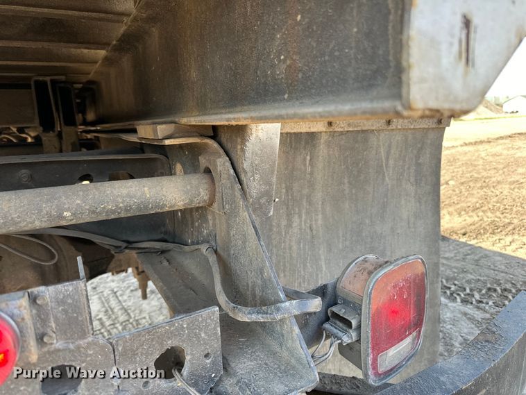 image for item LR9321 1990 International  4900 dump truck