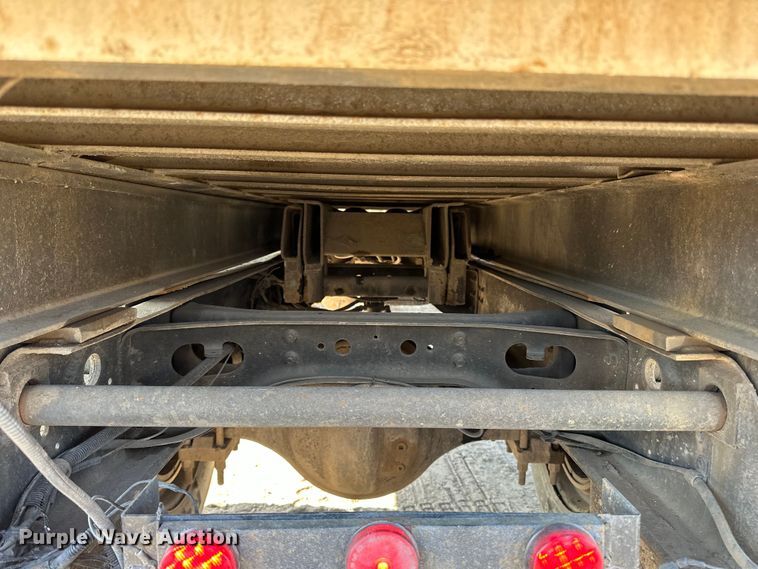 image for item LR9321 1990 International  4900 dump truck