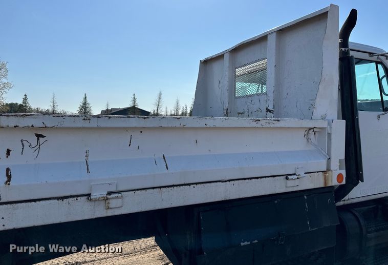 image for item LR9321 1990 International  4900 dump truck