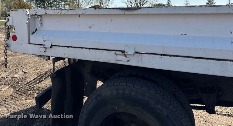 image for item LR9321 1990 International  4900 dump truck
