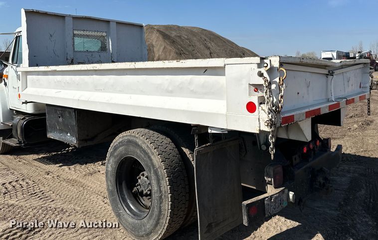 image for item LR9321 1990 International  4900 dump truck