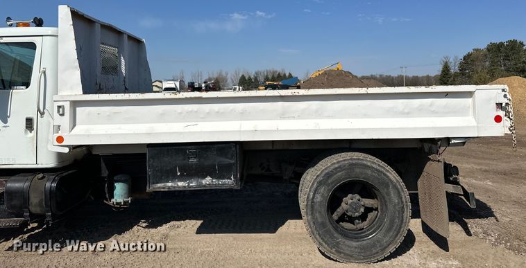 image for item LR9321 1990 International  4900 dump truck