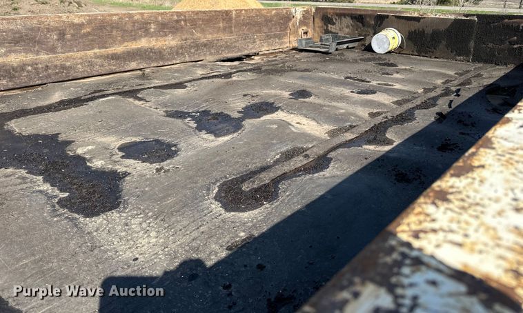 image for item LR9321 1990 International  4900 dump truck