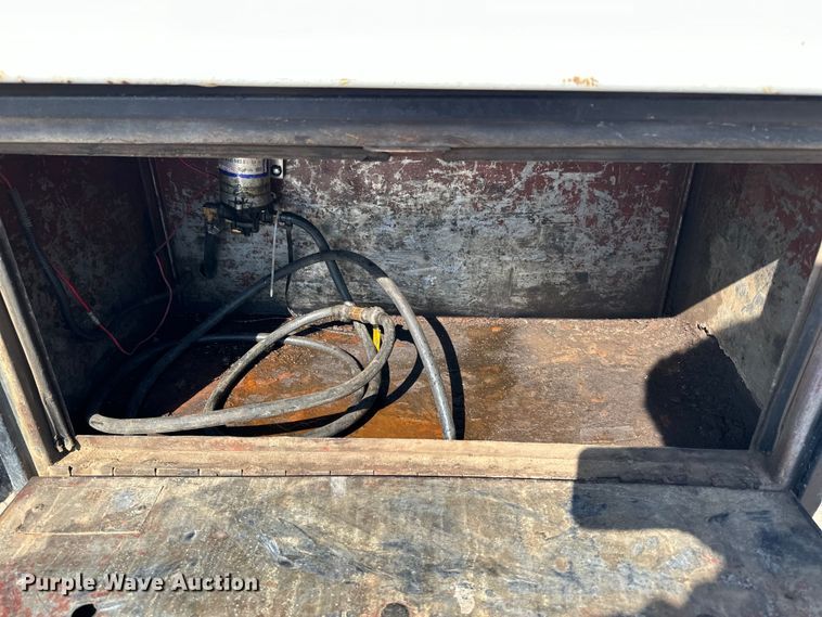 image for item LR9321 1990 International  4900 dump truck