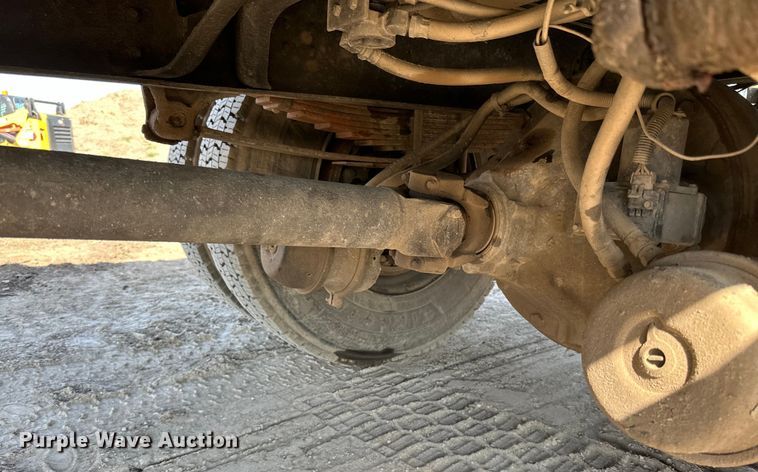 image for item LR9321 1990 International  4900 dump truck