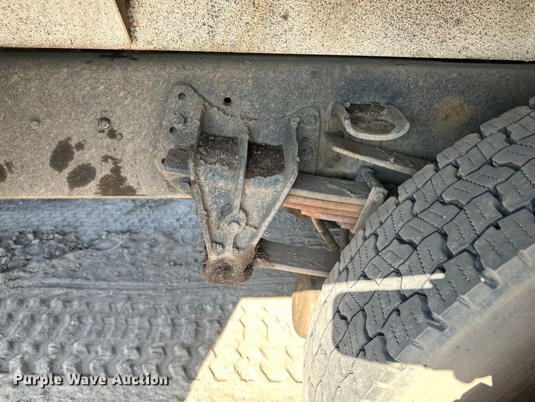 image for item LR9321 1990 International  4900 dump truck