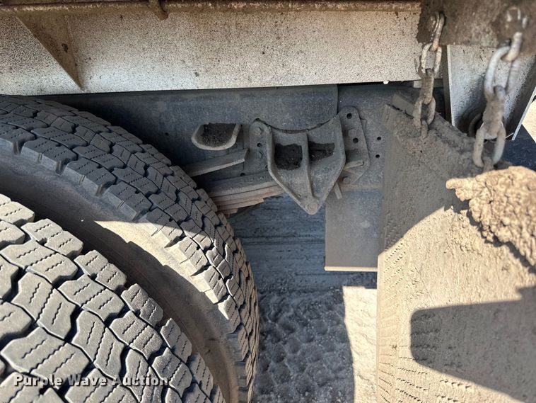 image for item LR9321 1990 International  4900 dump truck