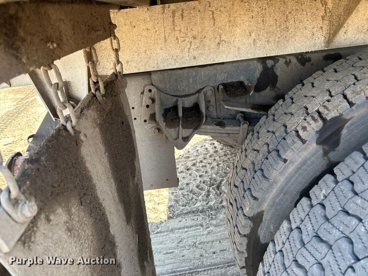 image for item LR9321 1990 International  4900 dump truck