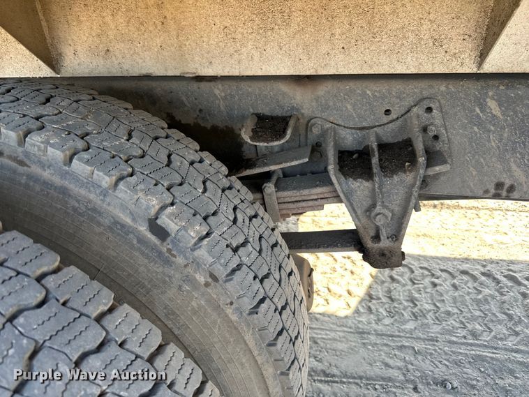 image for item LR9321 1990 International  4900 dump truck