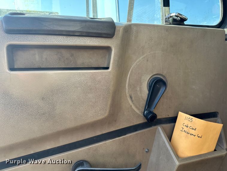 image for item LR9321 1990 International  4900 dump truck