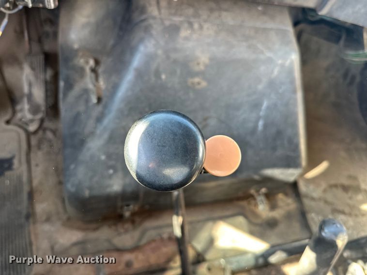 image for item LR9321 1990 International  4900 dump truck