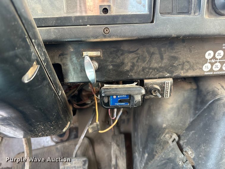 image for item LR9321 1990 International  4900 dump truck