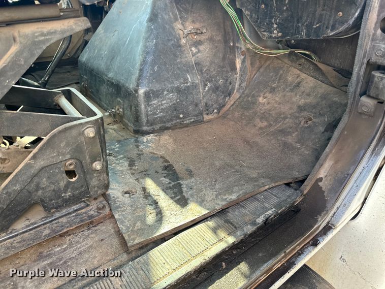 image for item LR9321 1990 International  4900 dump truck