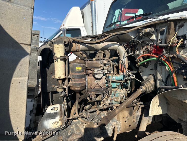 image for item LR9321 1990 International  4900 dump truck