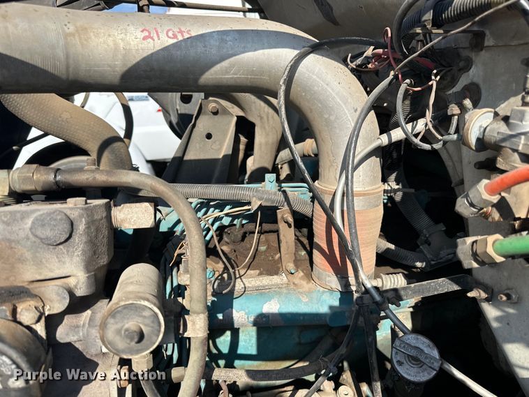 image for item LR9321 1990 International  4900 dump truck