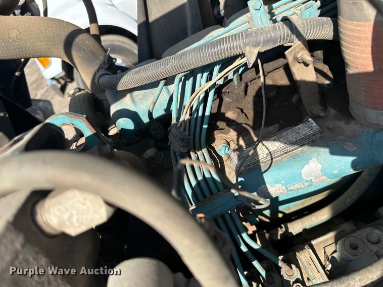 image for item LR9321 1990 International  4900 dump truck