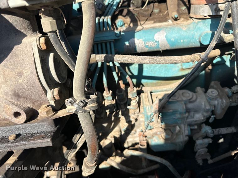 image for item LR9321 1990 International  4900 dump truck