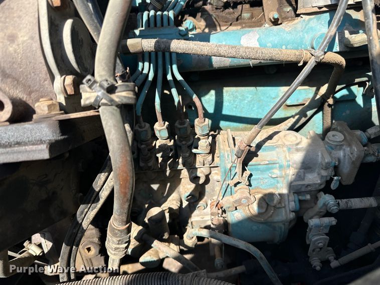 image for item LR9321 1990 International  4900 dump truck