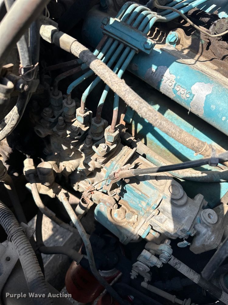 image for item LR9321 1990 International  4900 dump truck