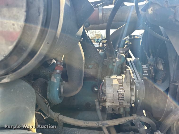 image for item LR9321 1990 International  4900 dump truck