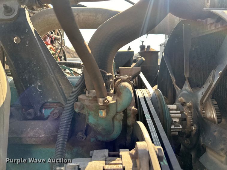 image for item LR9321 1990 International  4900 dump truck