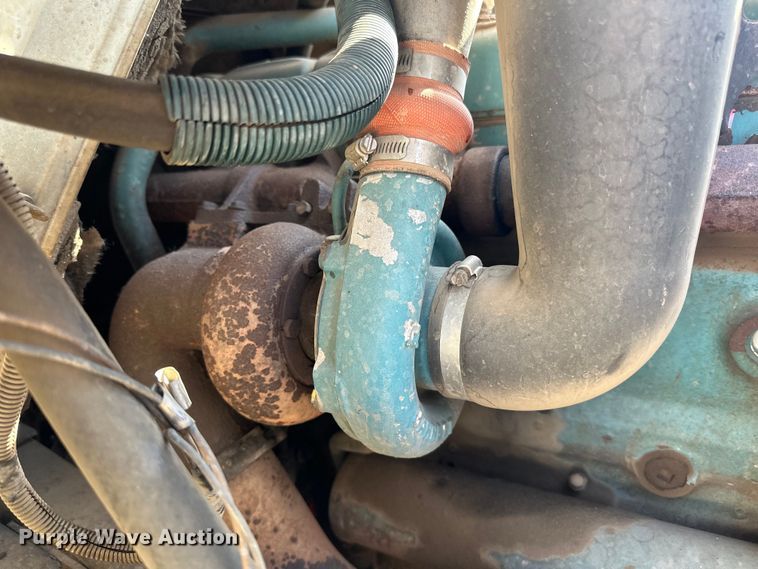 image for item LR9321 1990 International  4900 dump truck