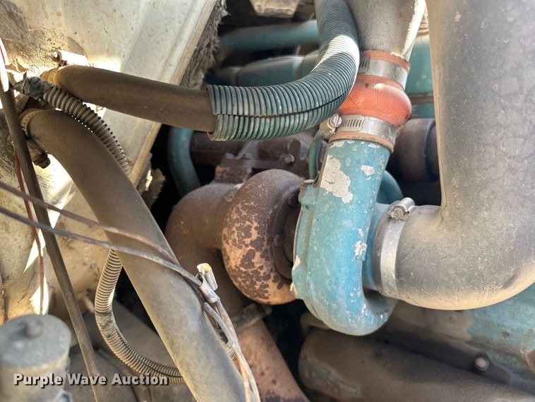 image for item LR9321 1990 International  4900 dump truck