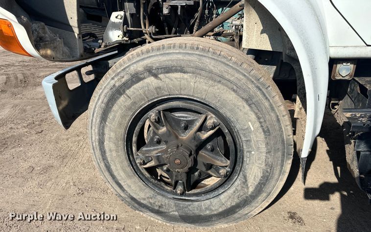 image for item LR9321 1990 International  4900 dump truck