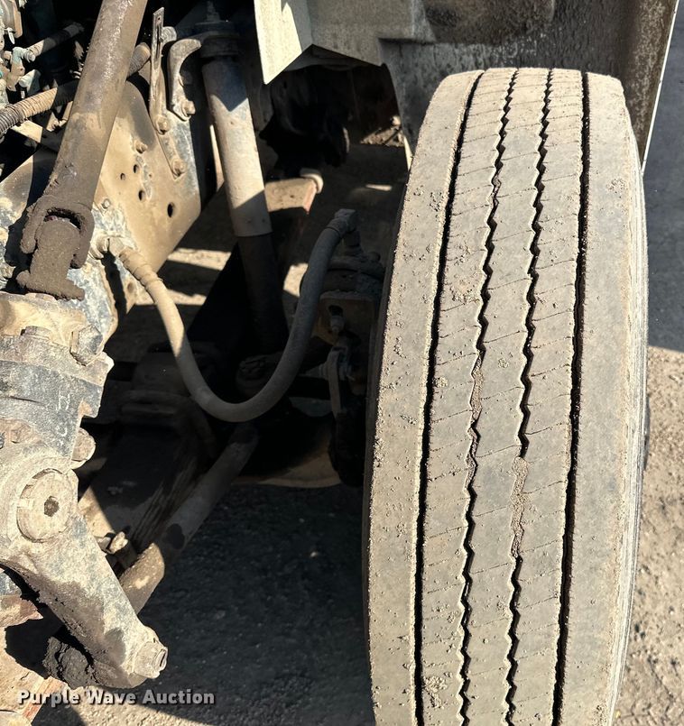 image for item LR9321 1990 International  4900 dump truck