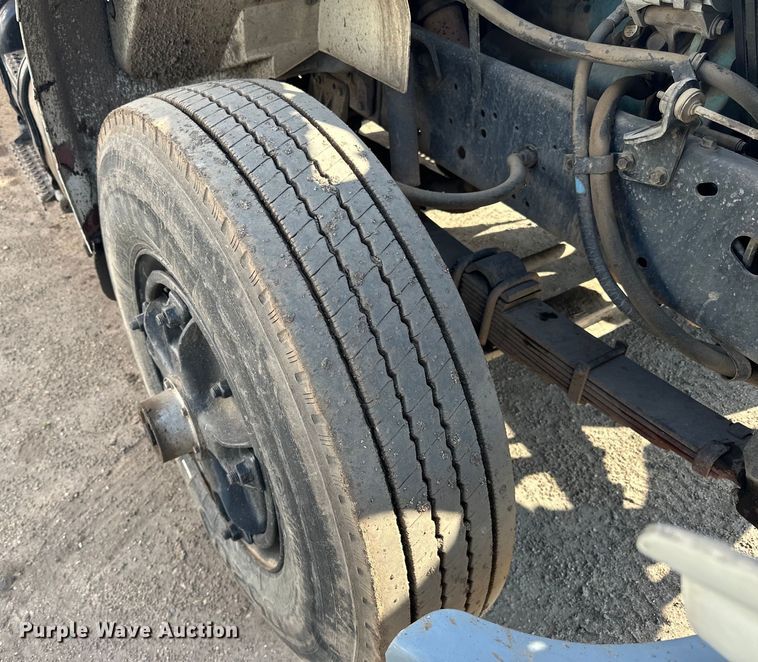 image for item LR9321 1990 International  4900 dump truck