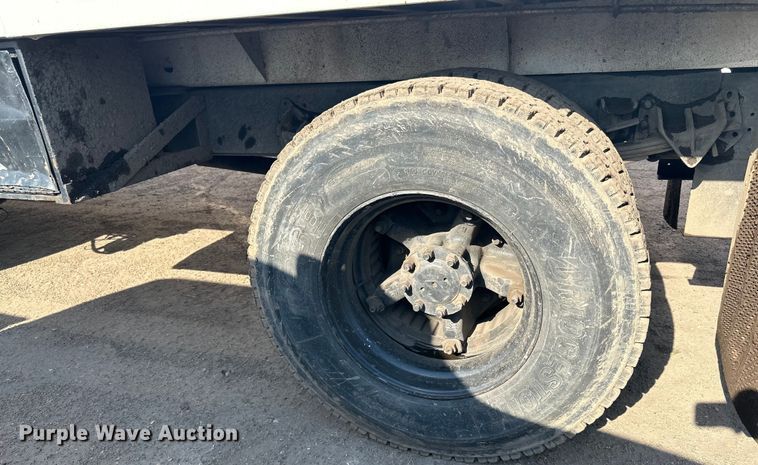 image for item LR9321 1990 International  4900 dump truck